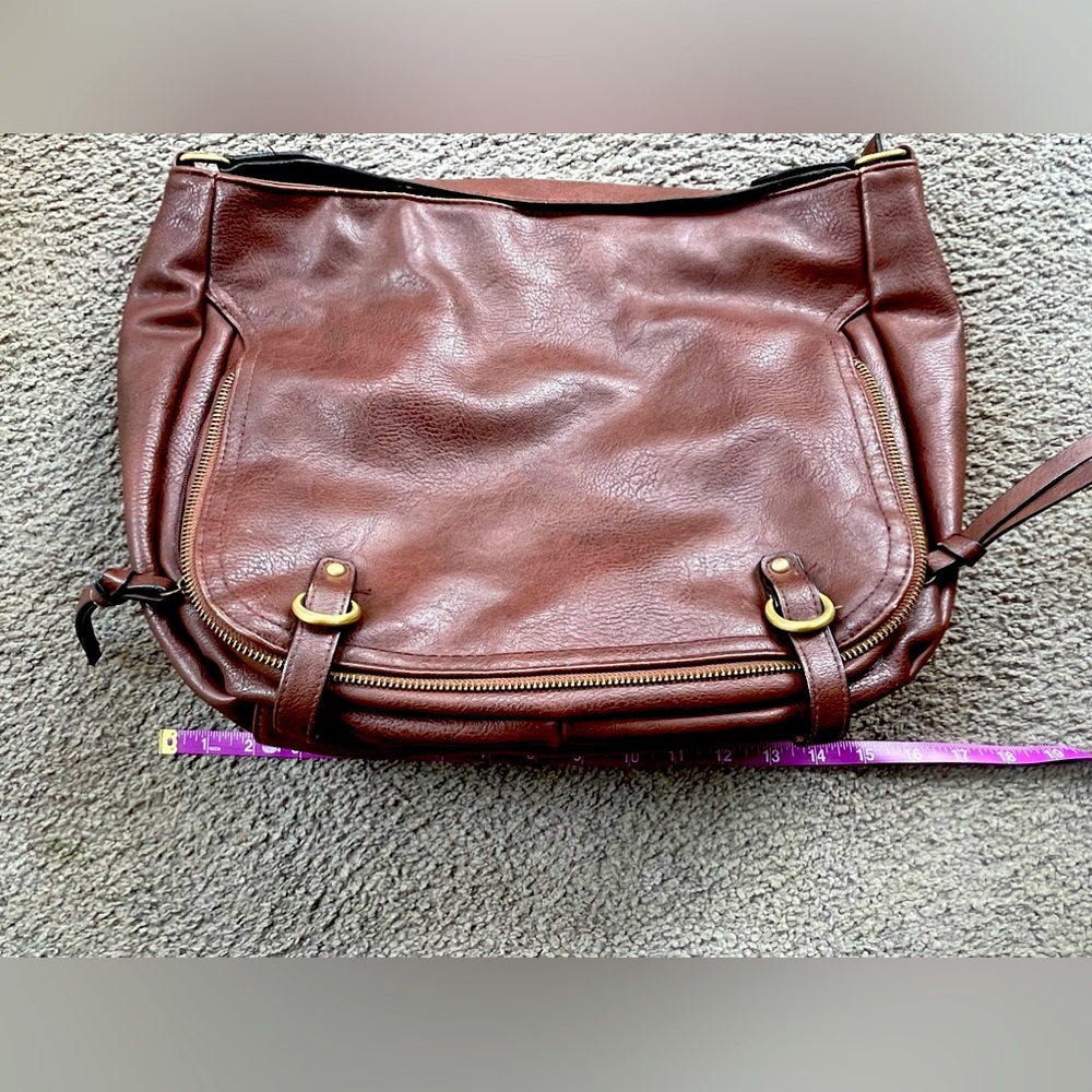 Bueno Handbag-Brown. Outside zippered compartments. Inside Zip Pocket & Slots.